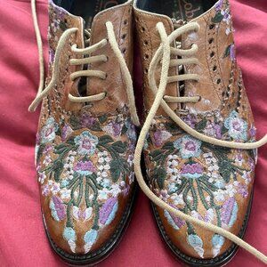 brown embroider shoes